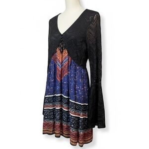 VENUS Black and Blue Long Sleeve Dress